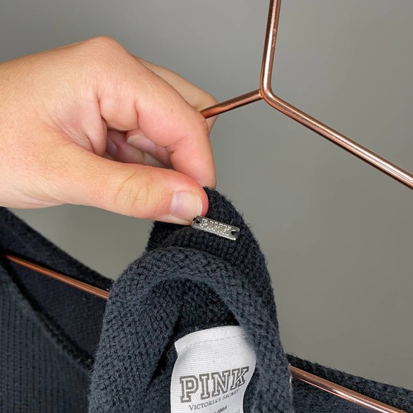 Pink Victoria Secret Cropped Off-The-Shoulder Sweater Black Star Print Medium - Picture 9 of 9